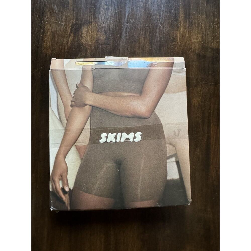 SKIMS Sculpt Short Mid thigh w/open gusset Ochre S/M NEW in box